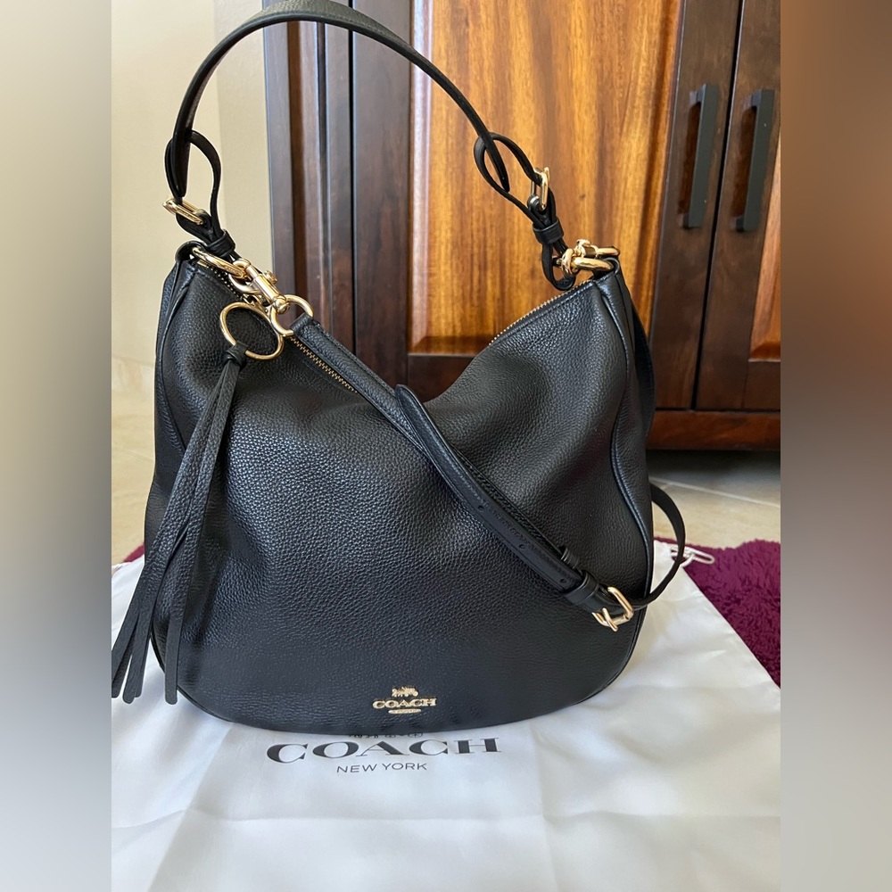Authentic Coach shoulder / Crossbody bag